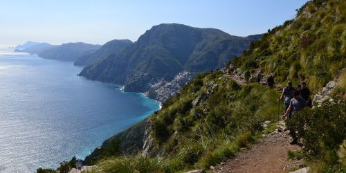 A spasso tra la natura, la bellezza mozzafiato del Sentiero degli Dei