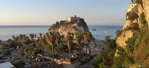 Tropea: tra mare, cultura e gastronomia, la perla della Calabria
