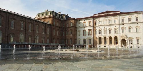 Un viaggio nella storia e nell'eleganza: esplorando la Reggia di Venaria a Torino