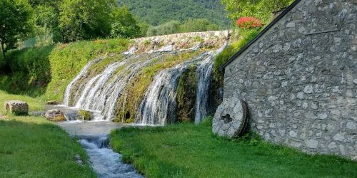 Le Incantevoli Cascate di Carpinone e Santa Maria del Molise: Una Guida per Esplorare la Natura