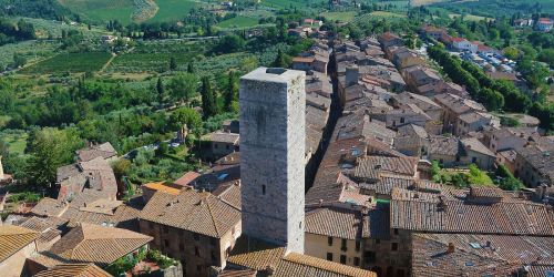 San Gimignano: Gioiello Medievale della Toscana