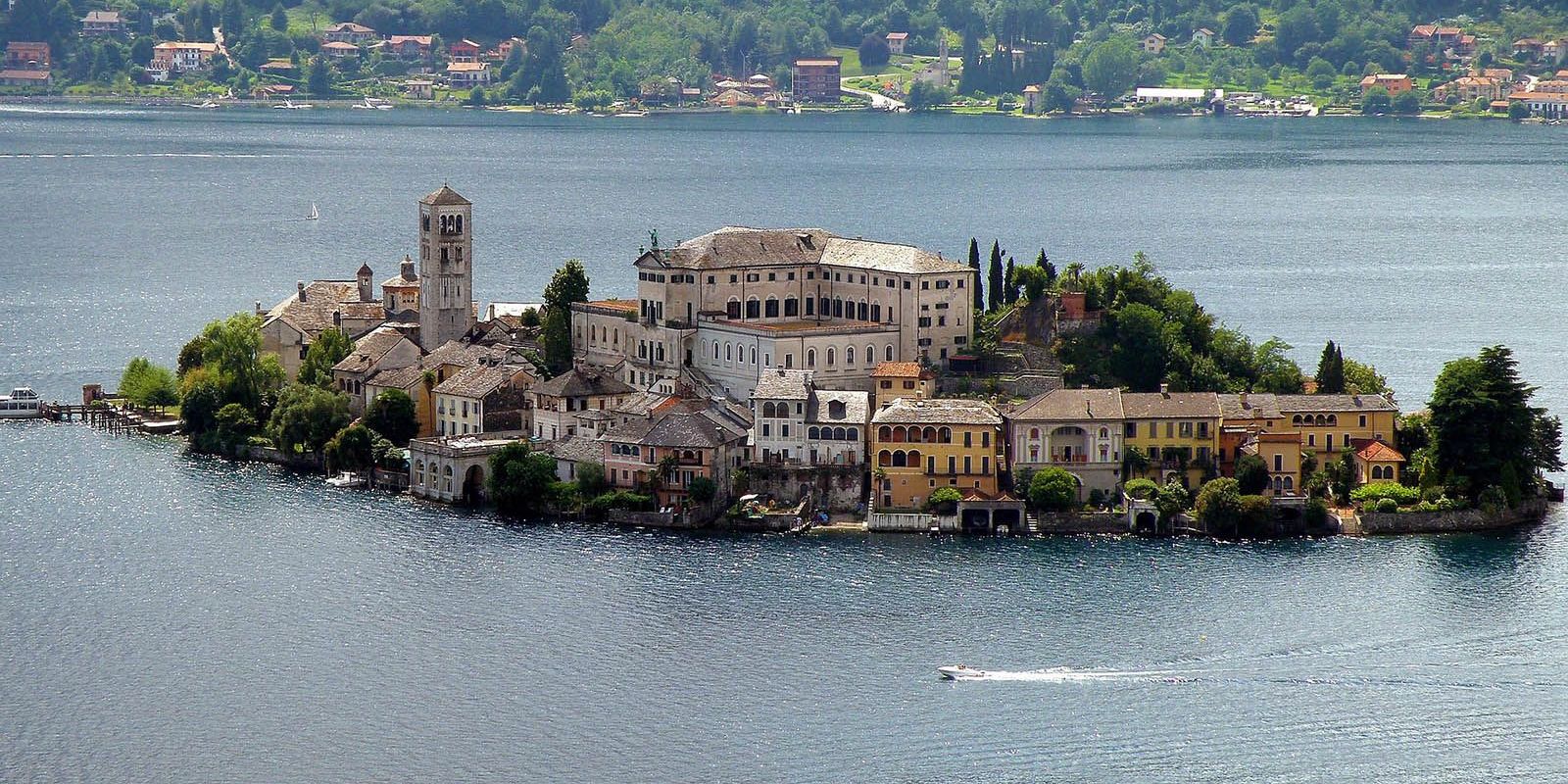 Esplorando l'Incantevole Oasi di Serenità: L'Isola di San Giulio a un Passo da Milano