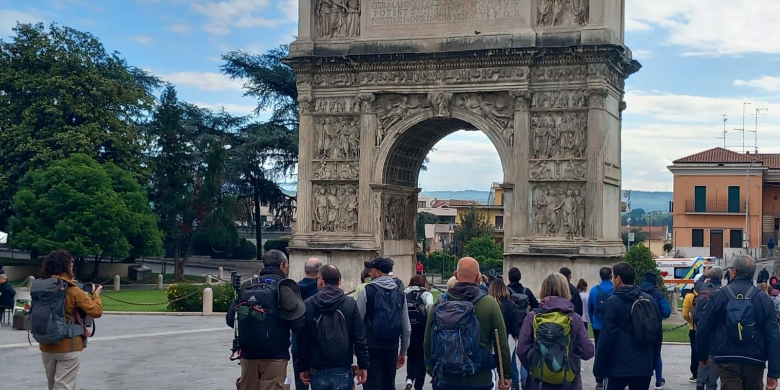 Successo per il “Percorso dei Camminatori” lungo la via Appia Antica – 27 aprile 2025
