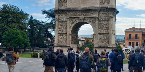 Successo per il “Percorso dei Camminatori” lungo la via Appia Antica – 27 aprile 2025